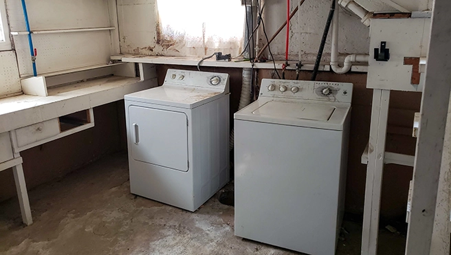 An old washer and dryer.
